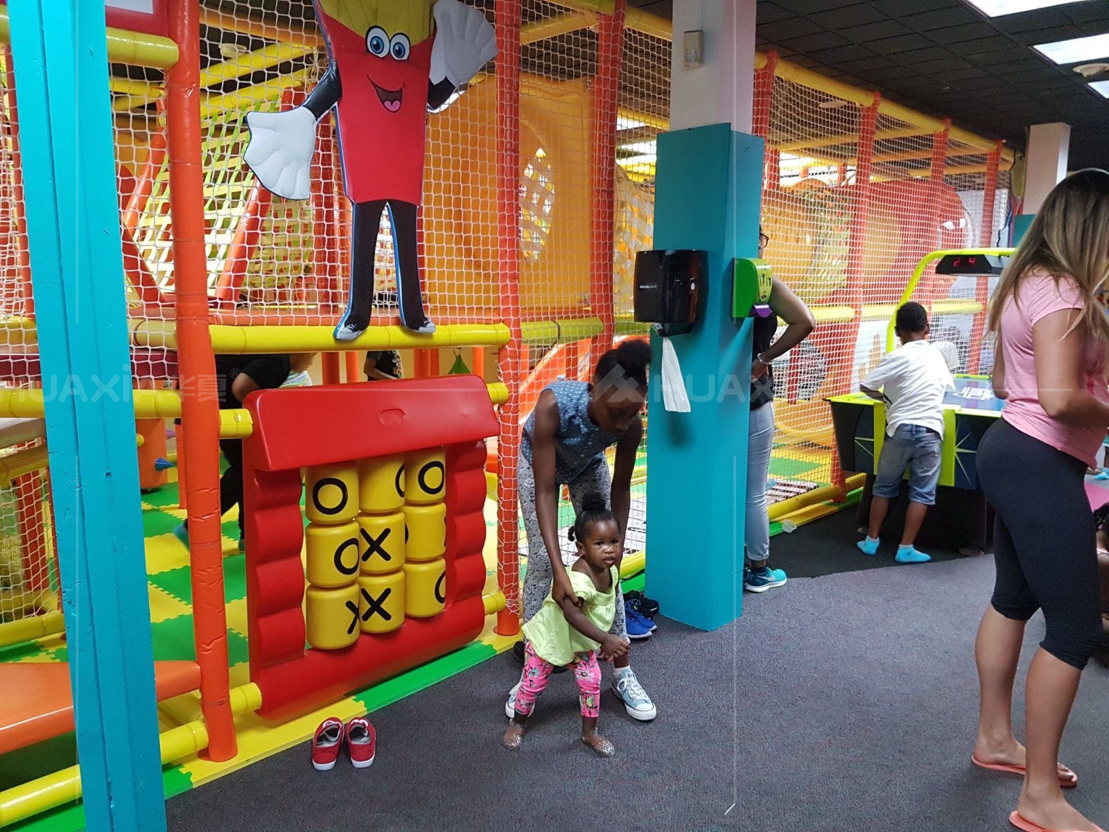 Une aire de jeux indoor réussie aux Bermudes