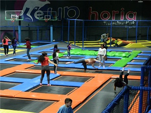 Exemple de trampoline indoor en Colombie