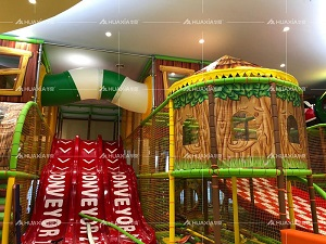 Aire de jeux intérieure de la série Jungle installée en Malaisie