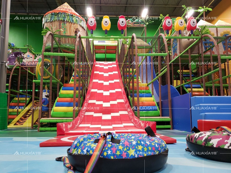 Un cas de terrain de jeu intérieur du Canada