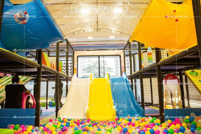 Parc de jeux couvert et moelleux conçu pour Mumbai