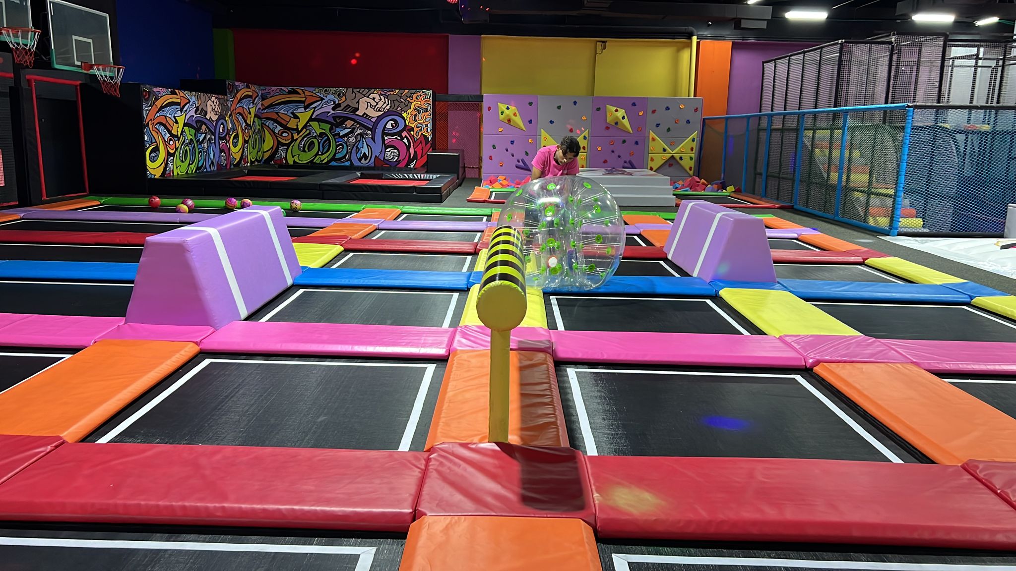 parc &agrave; trampolines L02