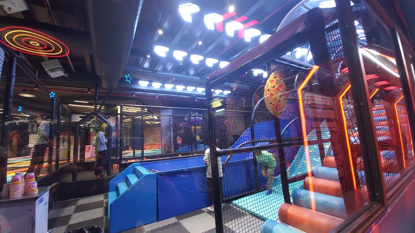 Aire de jeux int&eacute;rieure-A201