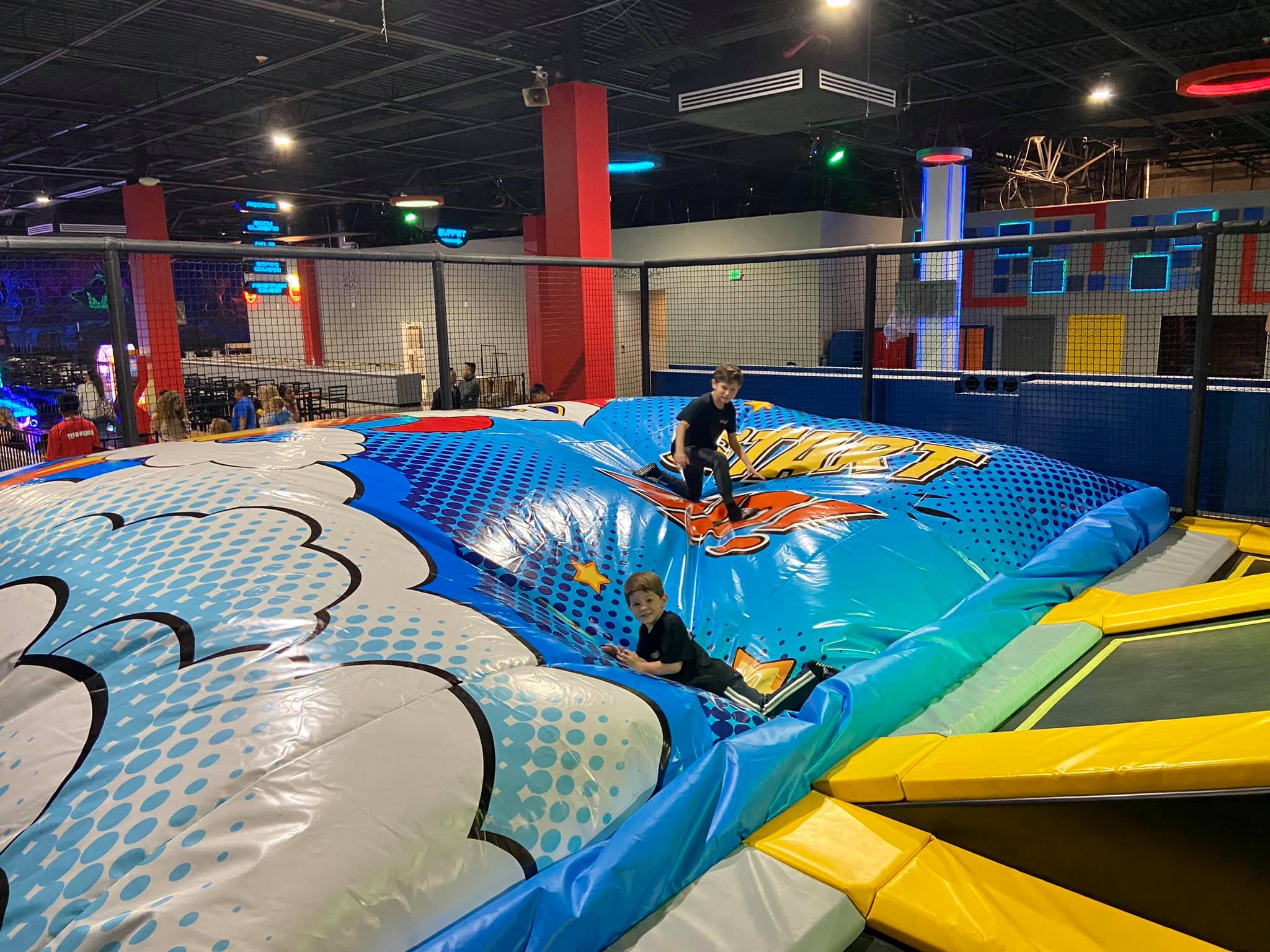 Parc de trampolines pour enfants personnalisé