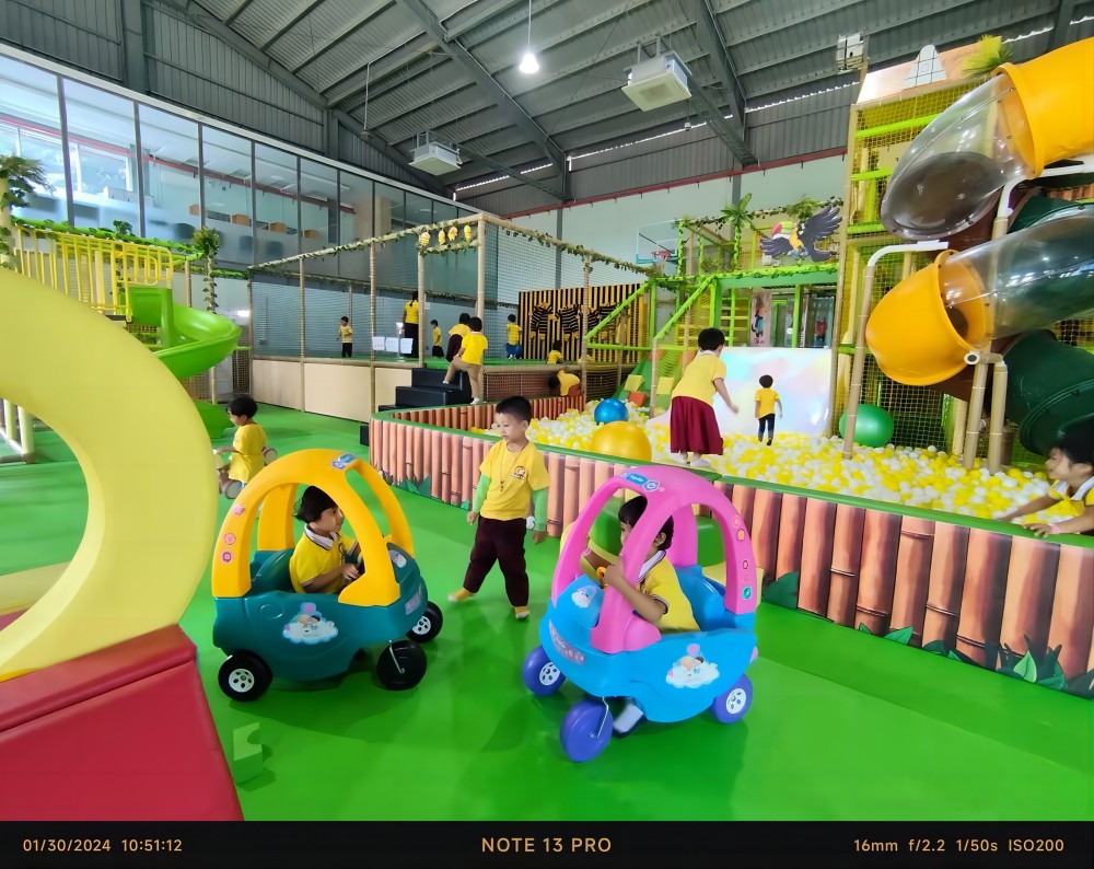 aire de jeux couverte W0057