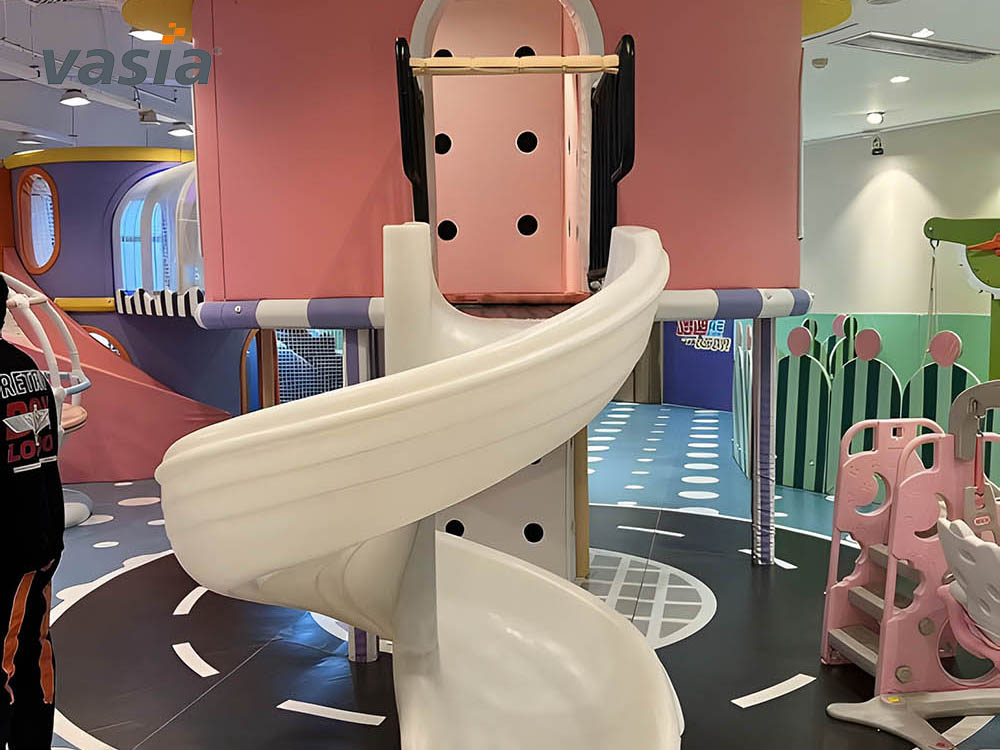 Parc d'attractions int&eacute;rieur M0003