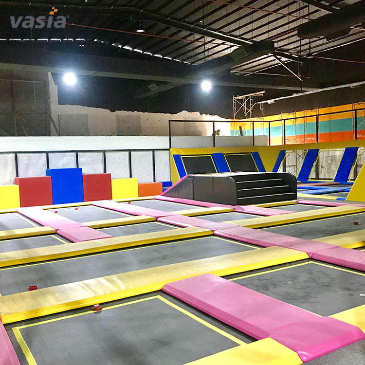 Parc de trampolines d'attractions pour enfants