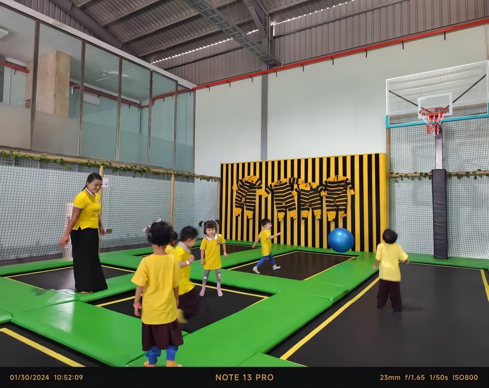 aire de jeux couverte W0058